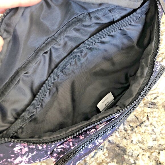 Reebok Fanny Pack One Size Fits All Women’s Unisex Stylish Fun Functional CN - Picture 3 of 10